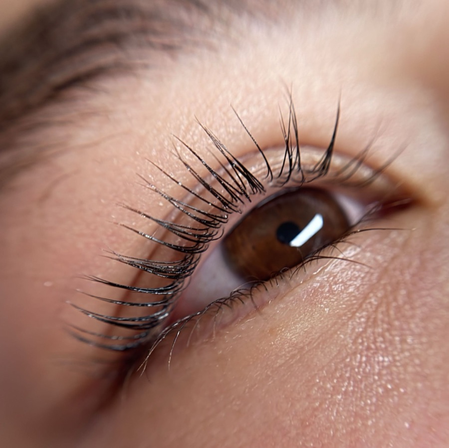 Lifting rzęs z farbką i odżywieniem (zdjęcie 2) - realizacja JK Beauty Studio, Sucha Beskidzka