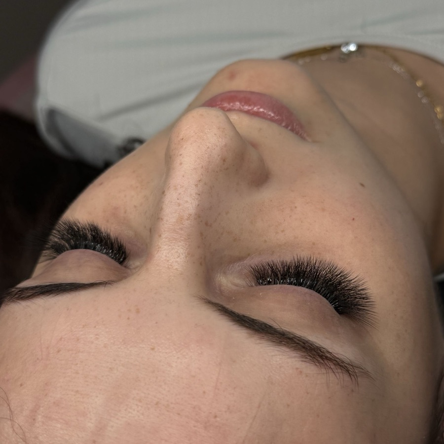 Przedłużanie rzęs metodą 4-6D (zdjęcie 2) - realizacja JK Beauty Studio, Sucha Beskidzka