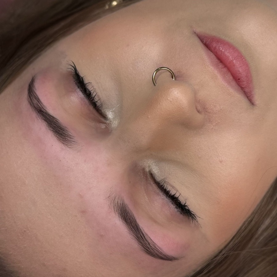 Regulacja brwi woskiem i pęsetą - realizacja JK Beauty Studio, Sucha Beskidzka