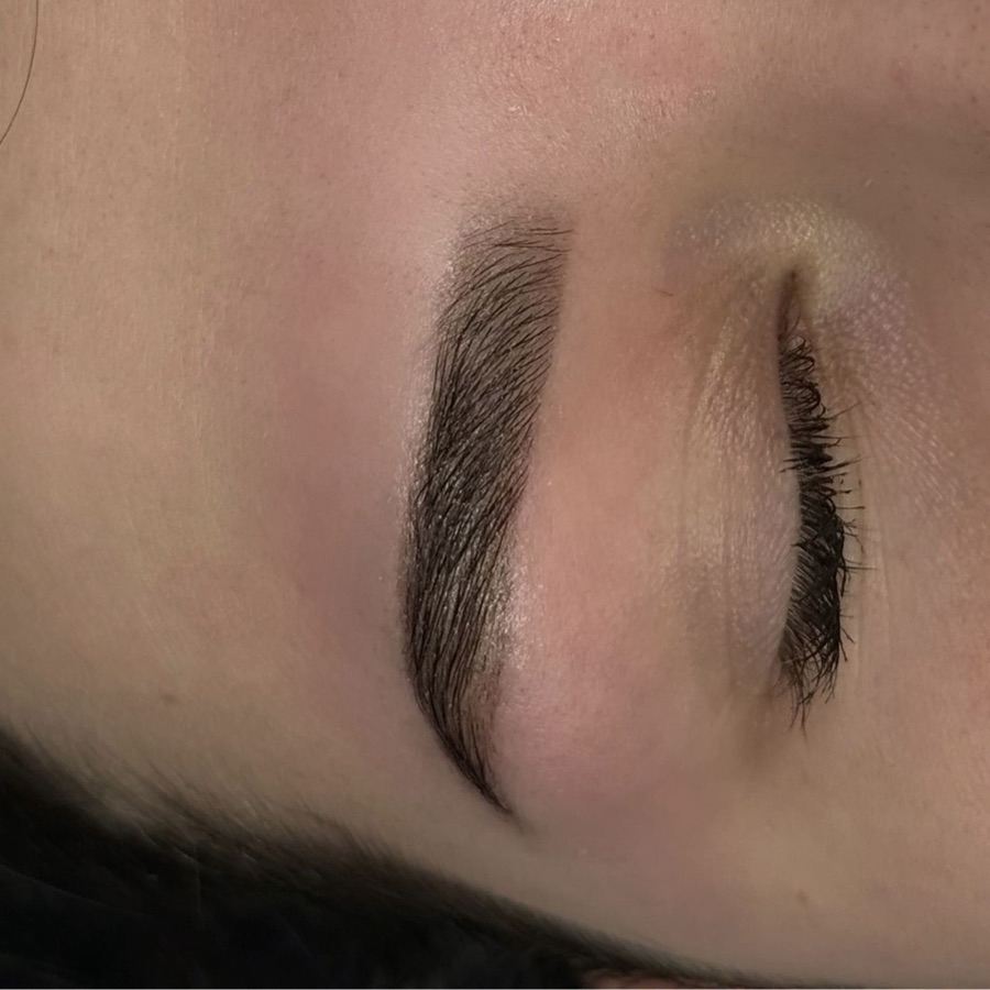 Regulacja brwi z koloryzacją ala henna (zdjęcie 2) - realizacja JK Beauty Studio, Sucha Beskidzka