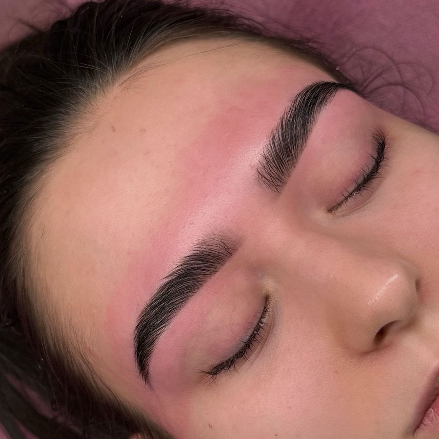 Regulacja brwi z koloryzacją ala henna (zdjęcie 3) - realizacja JK Beauty Studio, Sucha Beskidzka