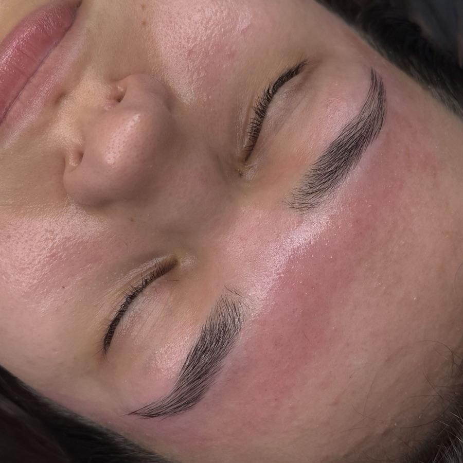 Regulacja brwi z koloryzacją włosków - realizacja JK Beauty Studio, Sucha Beskidzka