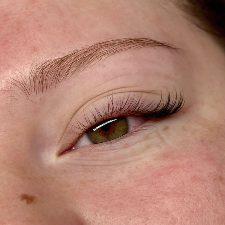 Laminacja brwi, lifting rzęs i przedłużenie kącika - realizacja JK Beauty Studio, Sucha Beskidzka